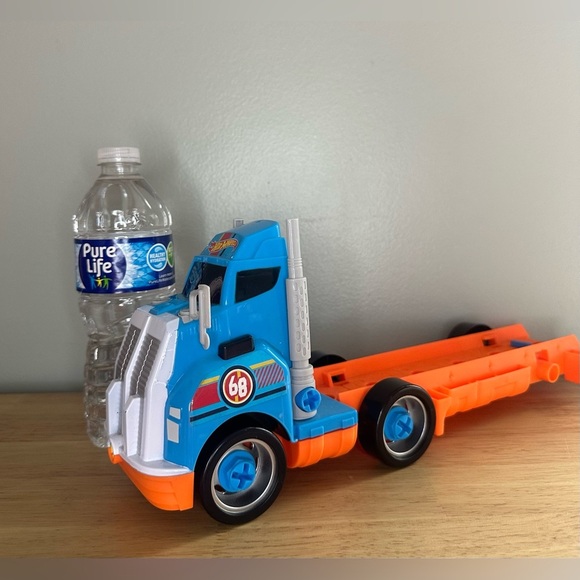 Hot Wheels tool kit truck toy - truck‎ only tool kit not included - Picture 2 of 7